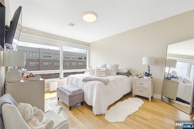 15 Somerset Lane 514, Edgewater, NJ 07020