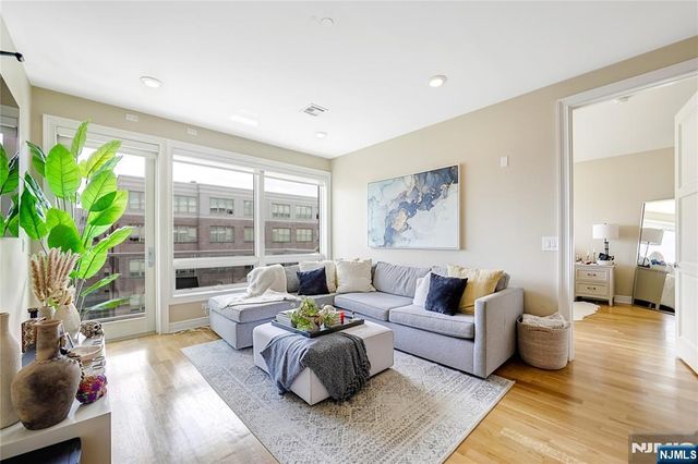 15 Somerset Lane 514, Edgewater, NJ 07020