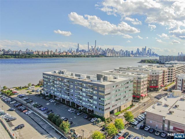 15 Somerset Lane 514, Edgewater, NJ 07020