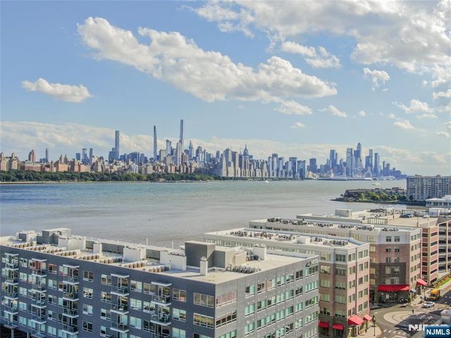 15 Somerset Lane 514, Edgewater, NJ 07020