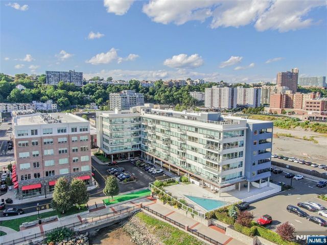 15 Somerset Lane 514, Edgewater, NJ 07020