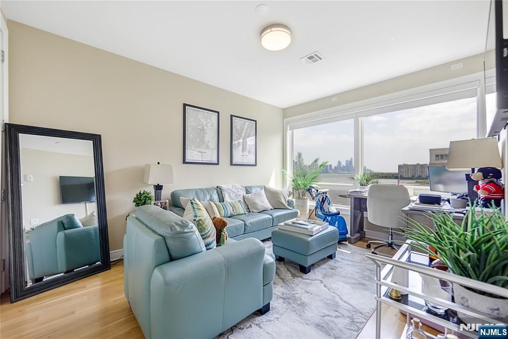 15 Somerset Lane 514, Edgewater, NJ 07020