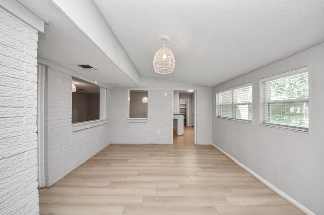 308 Wildwood Lane, Conroe, TX 77301