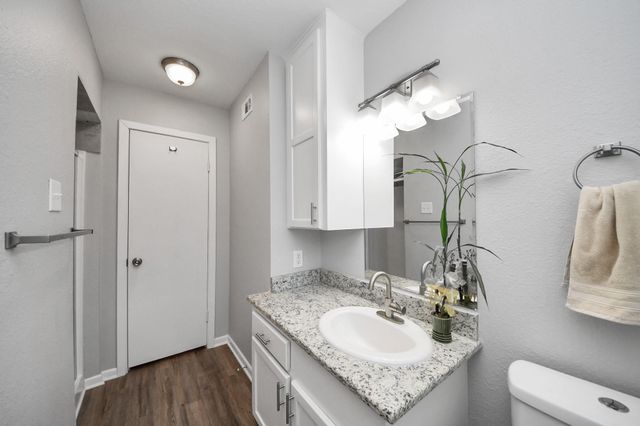 308 Wildwood Lane, Conroe, TX 77301