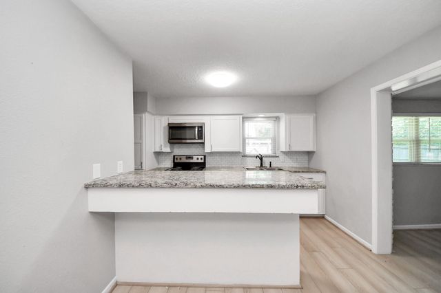 308 Wildwood Lane, Conroe, TX 77301