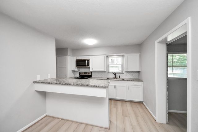 308 Wildwood Lane, Conroe, TX 77301