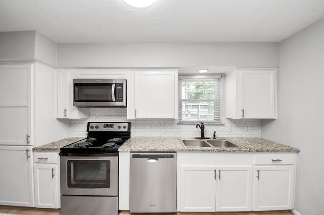 308 Wildwood Lane, Conroe, TX 77301