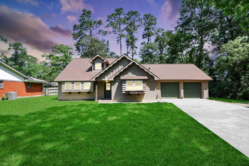 308 Wildwood Lane, Conroe, TX 77301