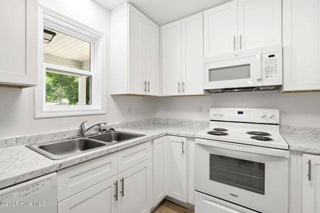 111 NE 20th Street, Oak Island, NC 28465