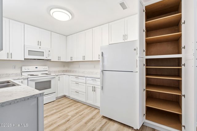 111 NE 20th Street, Oak Island, NC 28465