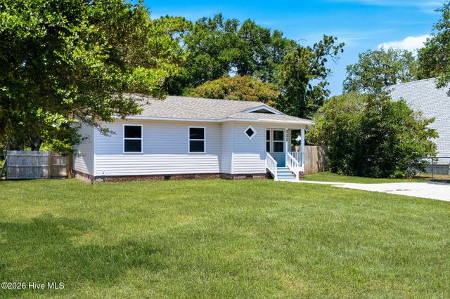 111 NE 20th Street, Oak Island, NC 28465