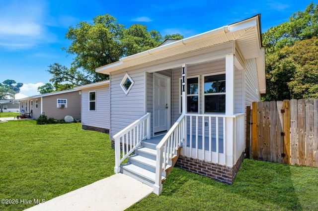 111 NE 20th Street, Oak Island, NC 28465