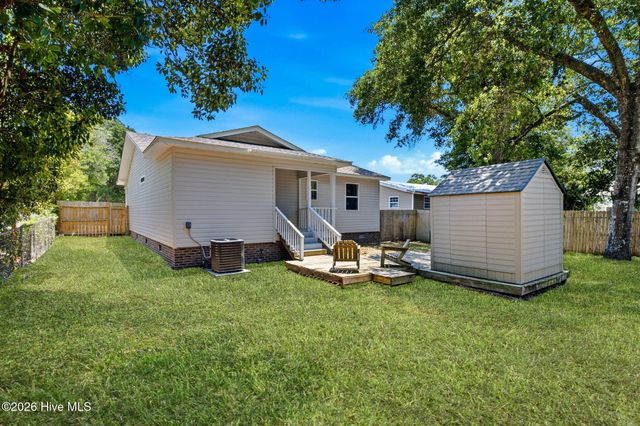 111 NE 20th Street, Oak Island, NC 28465