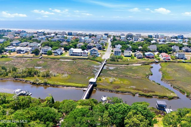 111 NE 20th Street, Oak Island, NC 28465