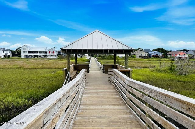 111 NE 20th Street, Oak Island, NC 28465
