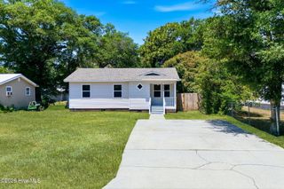 111 NE 20th Street, Oak Island, NC 28465