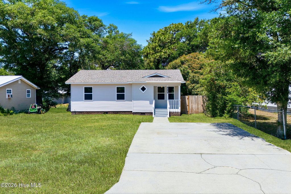 111 NE 20th Street, Oak Island, NC 28465