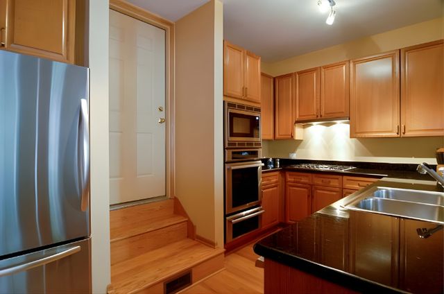 2039 N LINCOLN Avenue E, Chicago, IL 60614