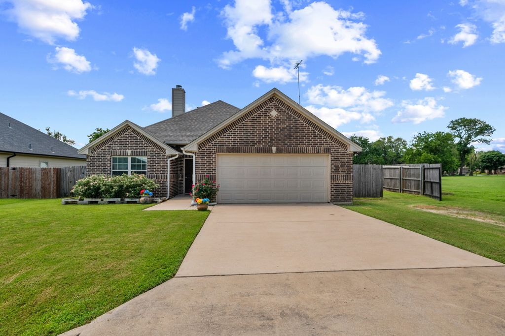 1204 Cutler Street, Tioga, TX 76271