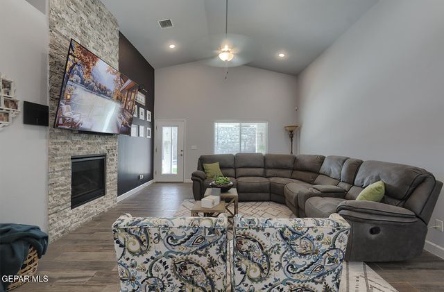 748 Jalynn Grace Drive, Canutillo, TX 79835