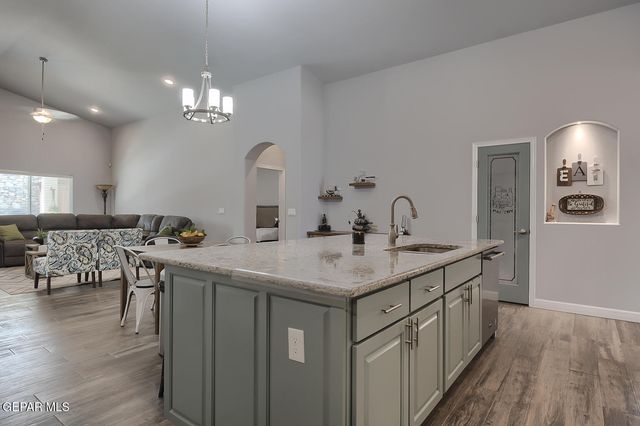 748 Jalynn Grace Drive, Canutillo, TX 79835