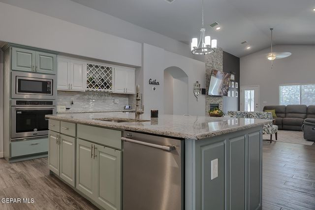 748 Jalynn Grace Drive, Canutillo, TX 79835