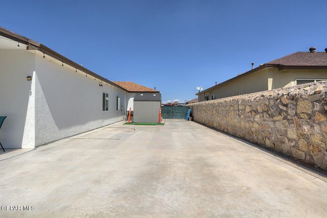 748 Jalynn Grace Drive, Canutillo, TX 79835