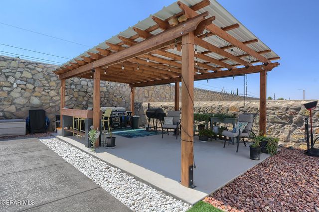 748 Jalynn Grace Drive, Canutillo, TX 79835