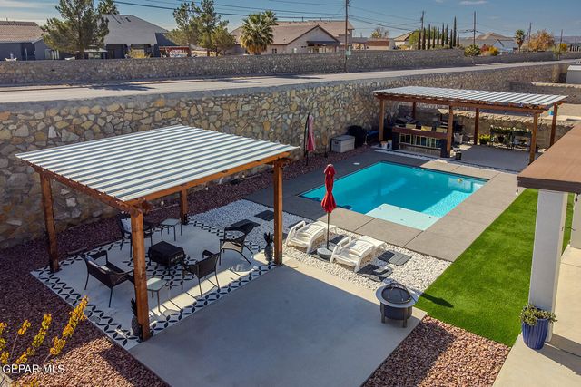 748 Jalynn Grace Drive, Canutillo, TX 79835