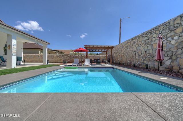 748 Jalynn Grace Drive, Canutillo, TX 79835