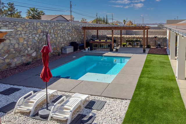 748 Jalynn Grace Drive, Canutillo, TX 79835