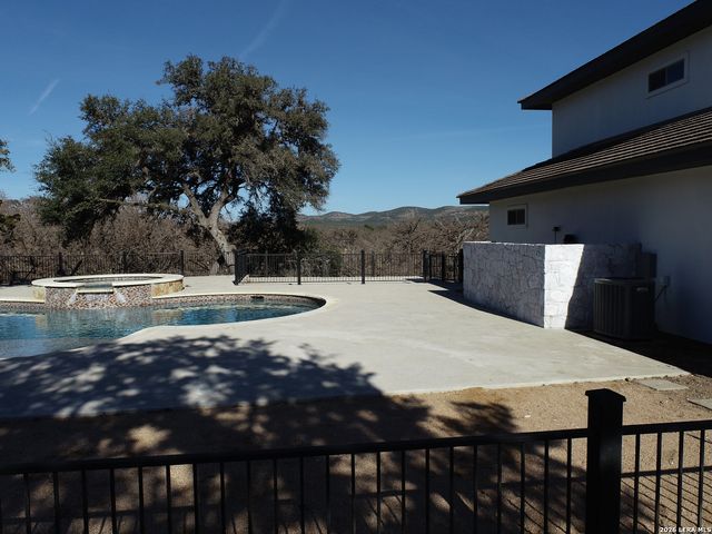 118 Skipping Stone, Concan, TX 78838