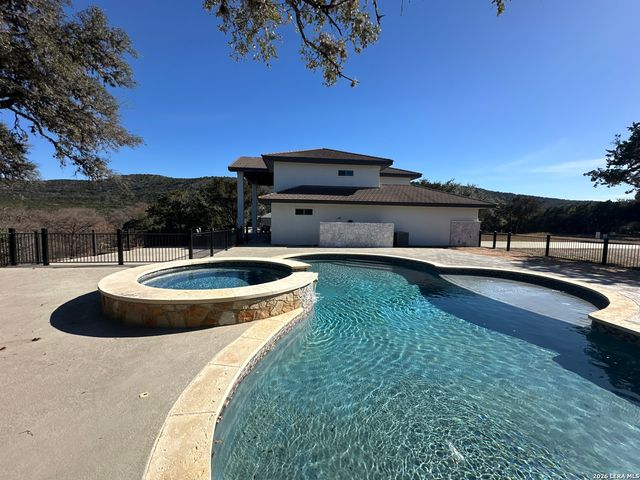 118 Skipping Stone, Concan, TX 78838