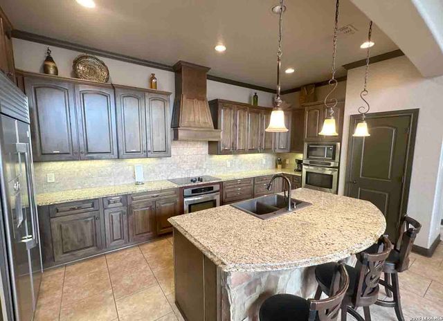 118 Skipping Stone, Concan, TX 78838