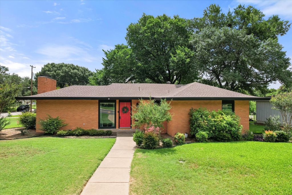 4001 Trail Lake Drive, Fort Worth, TX 76109 — exterior