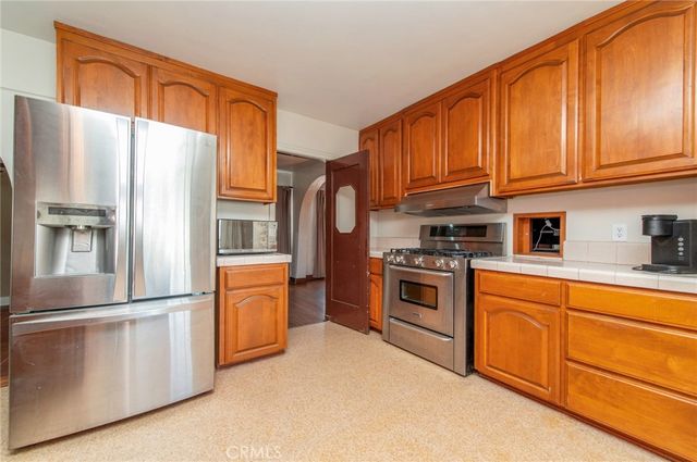 1885 W 9th, Upland, CA 91786