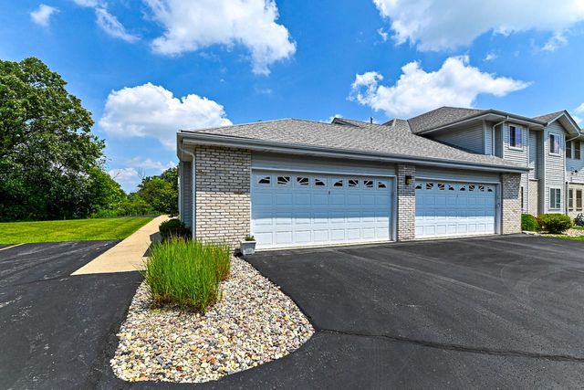 9101 S Aspen DRIVE #8, Oak Creek, WI 53154