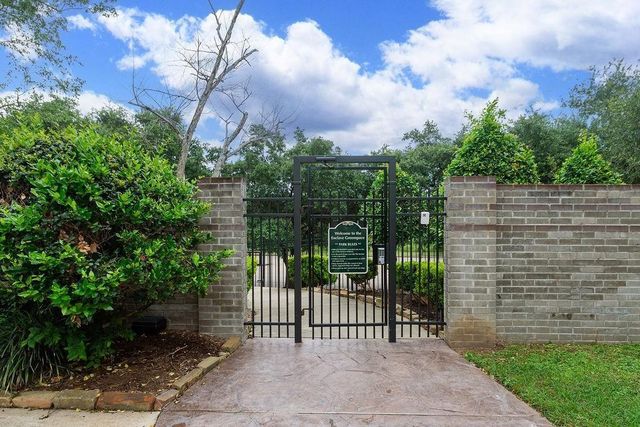 2127 Stacy Glen, Houston, TX 77008