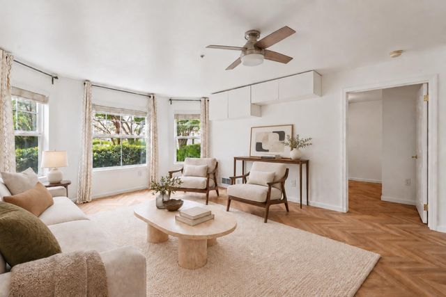 555 10th Street 102, Oakland, CA 94607