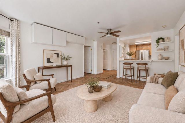 555 10th Street 102, Oakland, CA 94607
