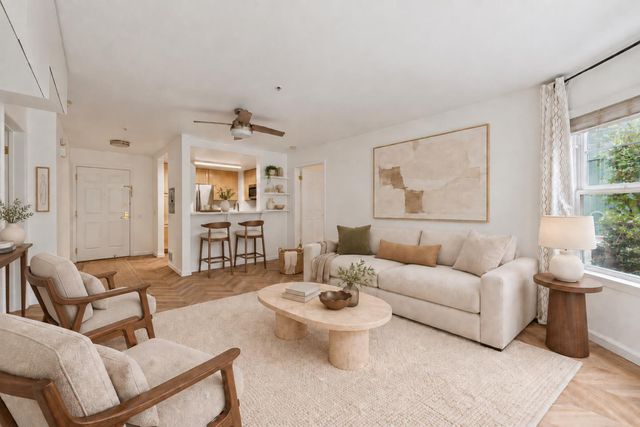 555 10th Street 102, Oakland, CA 94607