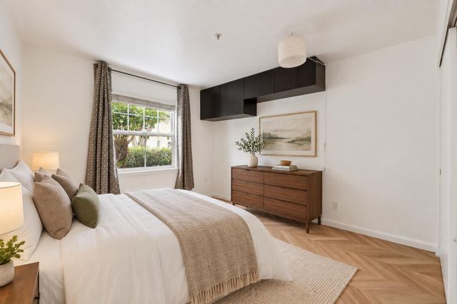 555 10th Street 102, Oakland, CA 94607