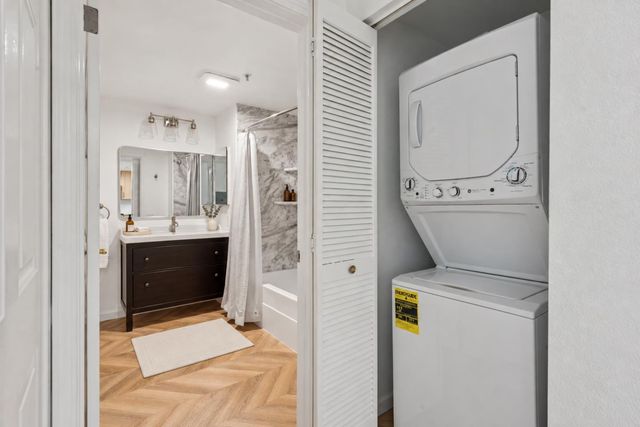 555 10th Street 102, Oakland, CA 94607
