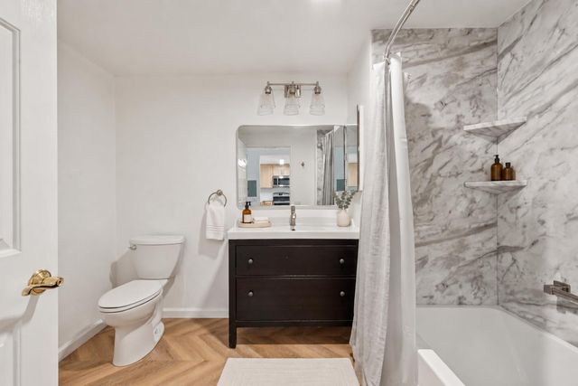 555 10th Street 102, Oakland, CA 94607