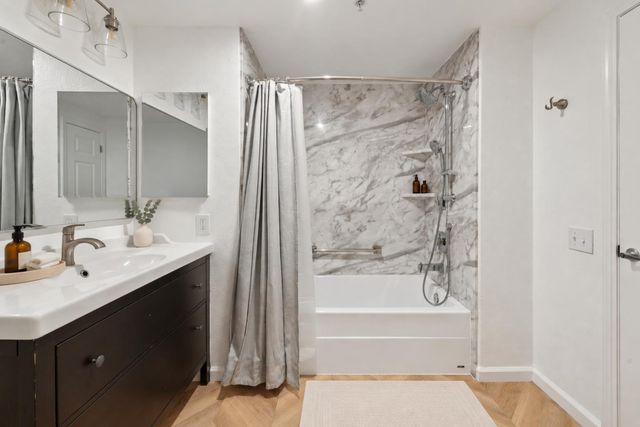 555 10th Street 102, Oakland, CA 94607