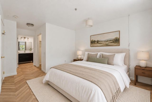 555 10th Street 102, Oakland, CA 94607