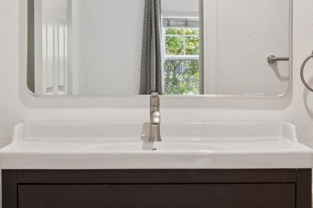 555 10th Street 102, Oakland, CA 94607