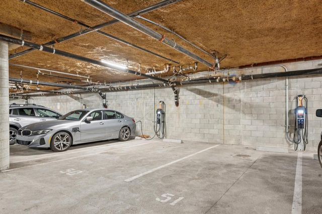 555 10th Street 102, Oakland, CA 94607