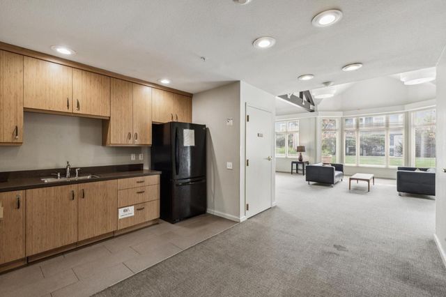 555 10th Street 102, Oakland, CA 94607