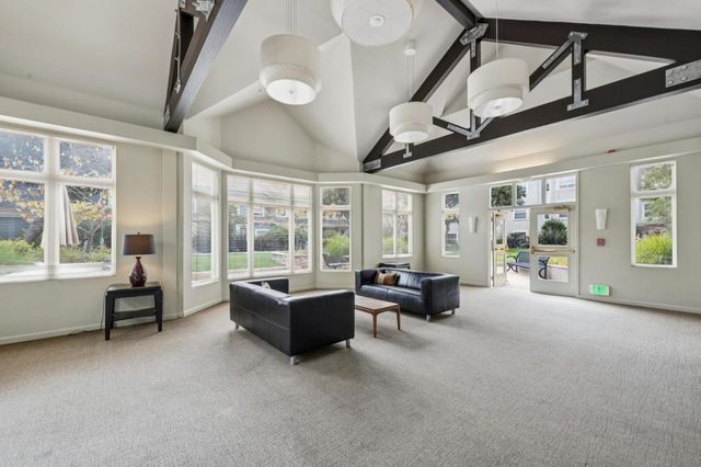 555 10th Street 102, Oakland, CA 94607